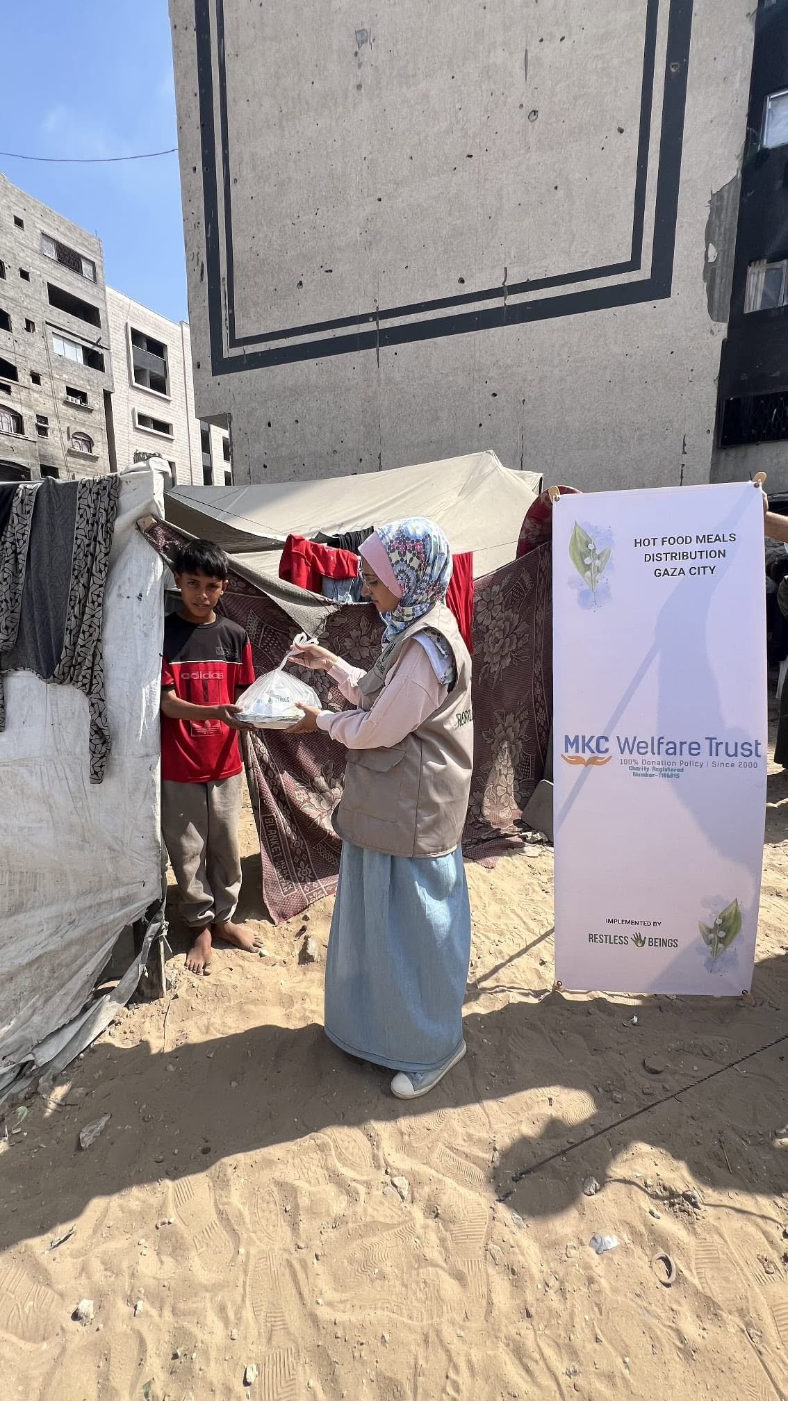 Hot food meals distribution, Gaza